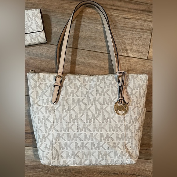 SOLD Michael Kors Tote - Picture 2 of 9